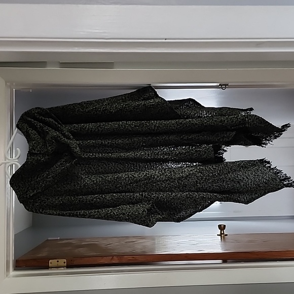 Black and Grey wrap - Picture 2 of 3